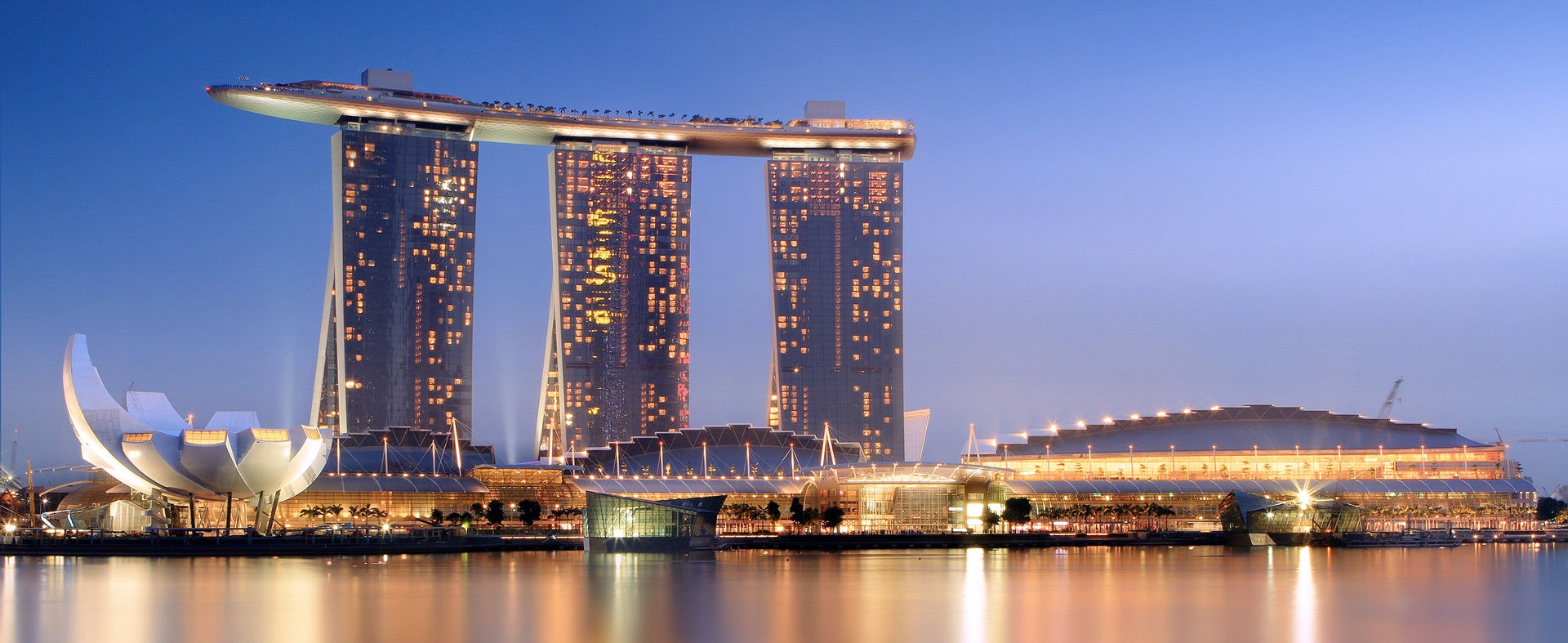 https://club.pnkids.com.sg/wp-content/uploads/2020/03/Marina_Bay_Sands_in_the_evening.jpg